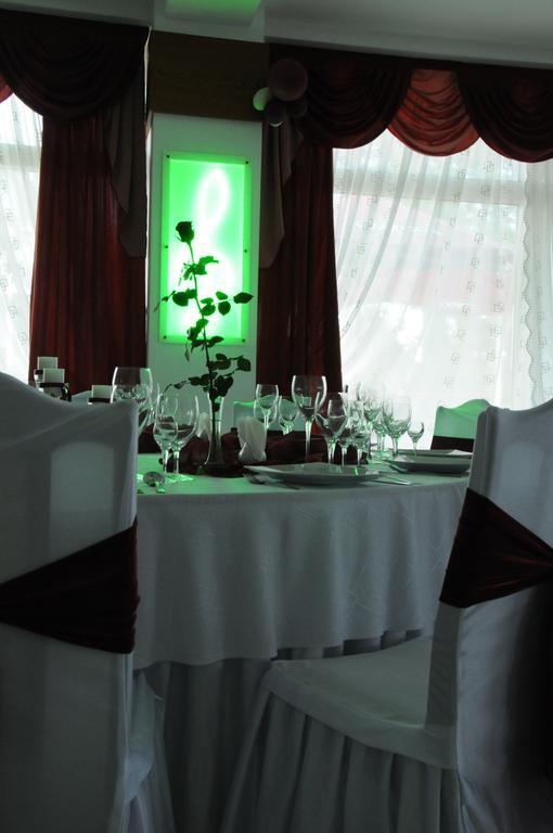Hotel Restauracja Kaukaska Jadwiga Choroszy Wolsztyn Eksteriør billede