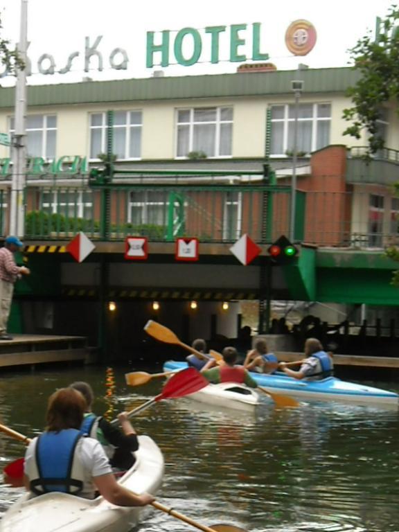 Hotel Restauracja Kaukaska Jadwiga Choroszy Wolsztyn Eksteriør billede