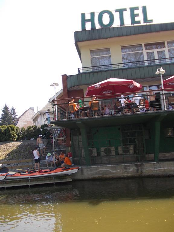 Hotel Restauracja Kaukaska Jadwiga Choroszy Wolsztyn Eksteriør billede