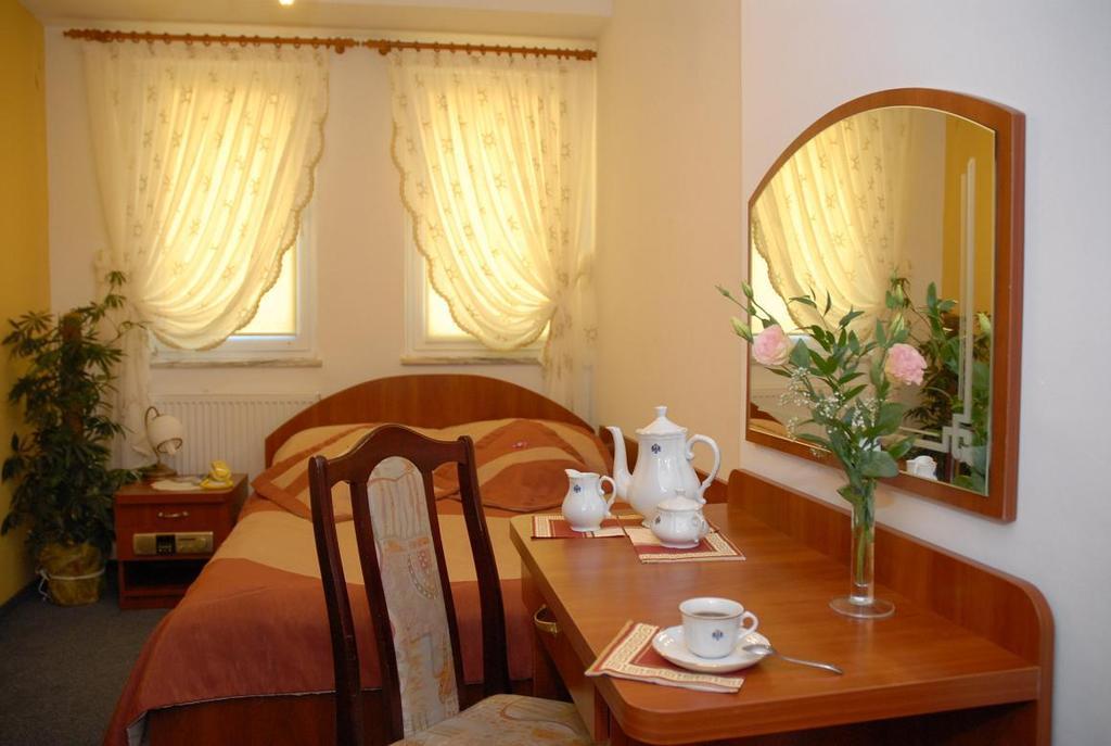 Hotel Restauracja Kaukaska Jadwiga Choroszy Wolsztyn Værelse billede